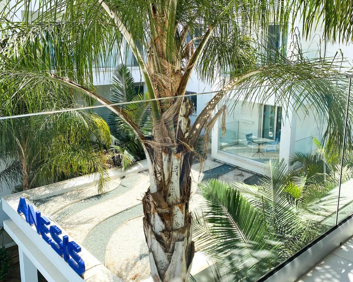 Camera Familiare con Balcone e Vista Piscina